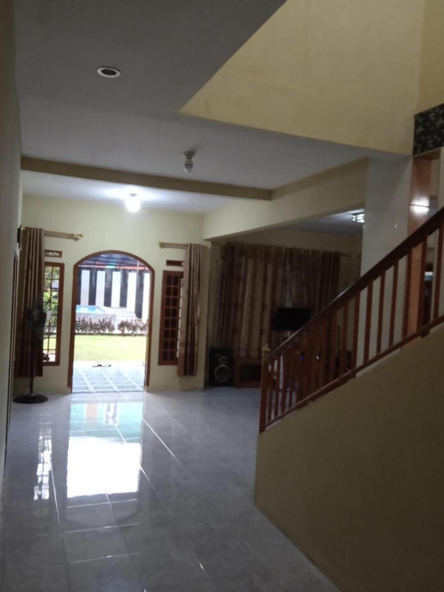 Villa Putih Чисаруа Экстерьер фото